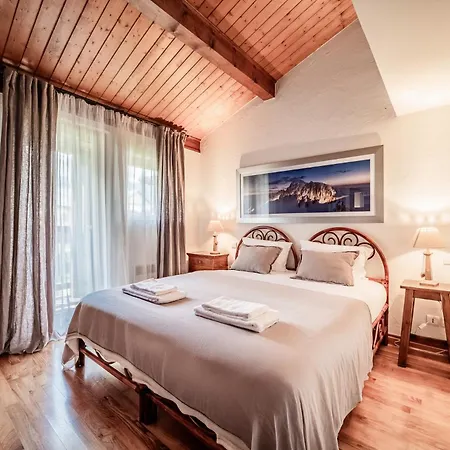 Eden Hotel, Apartments And Chalet Chamonix Les Praz-2