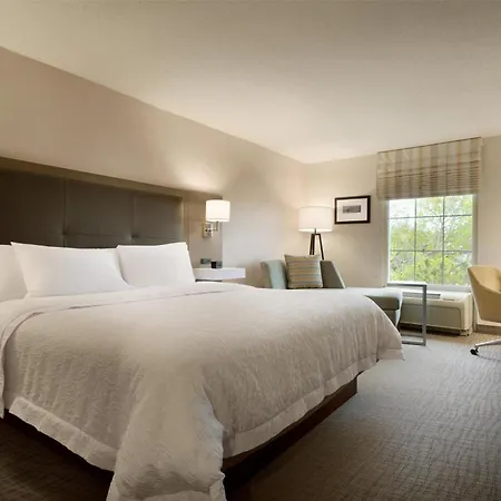 Hampton Inn & Suites Middletown-3