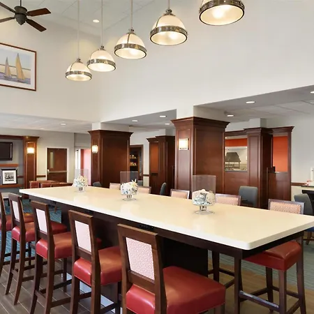 Hampton Inn & Suites Middletown-2