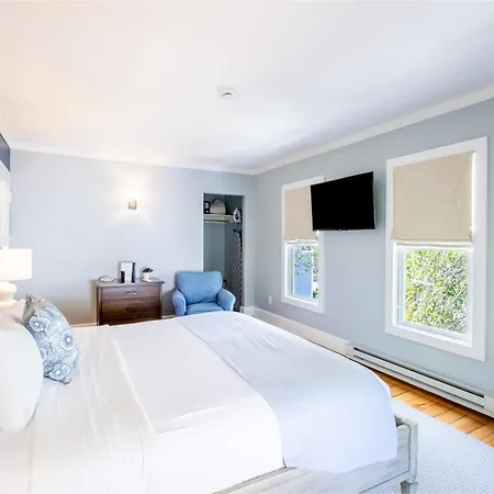 Town & Tide Inn-2