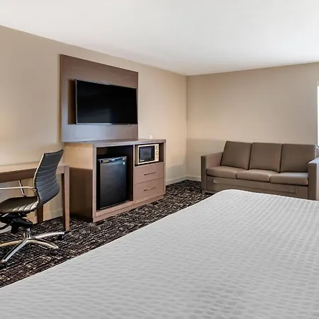 Clarion Pointe Indianapolis Airport-3