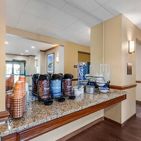 Comfort Inn & Suites East Moline Near I-80-3