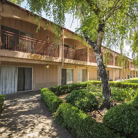 Days Inn By Wyndham Modesto-3