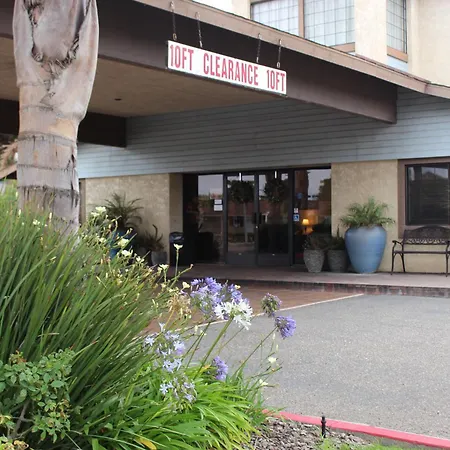 O'Cairns Inn And Suites-2