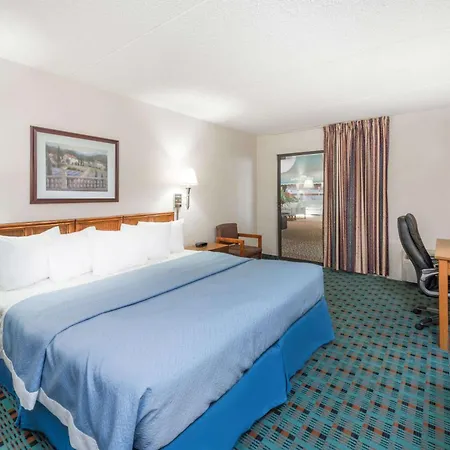Days Inn By Wyndham Kirksville-3