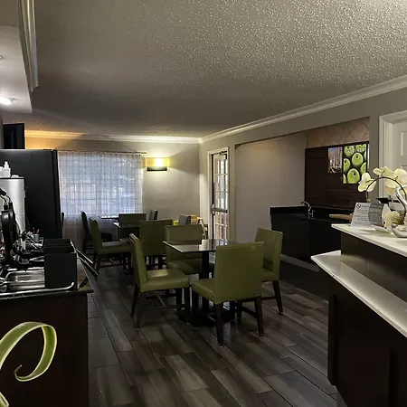 La Quinta Inn & Suites By Wyndham Wichita Falls Airport Area-2
