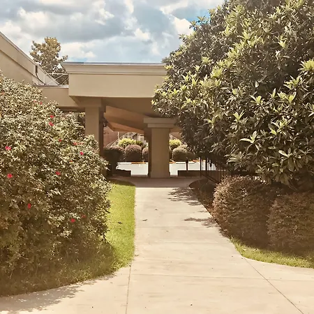 Quality Inn & Suites Conference Center Statesboro Historic District-3