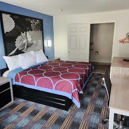 Super 8 By Wyndham Shreveport-3
