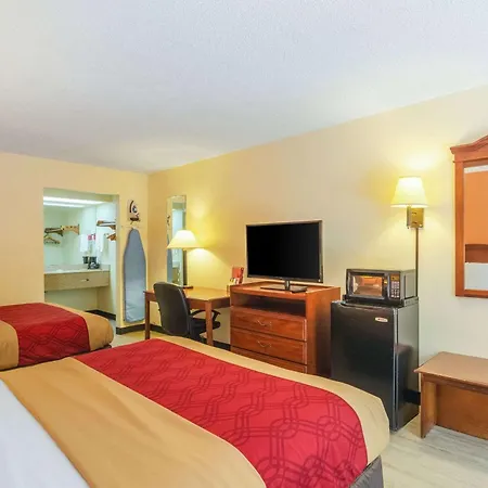 Econo Lodge Inn & Suites Gulfport Airport-3
