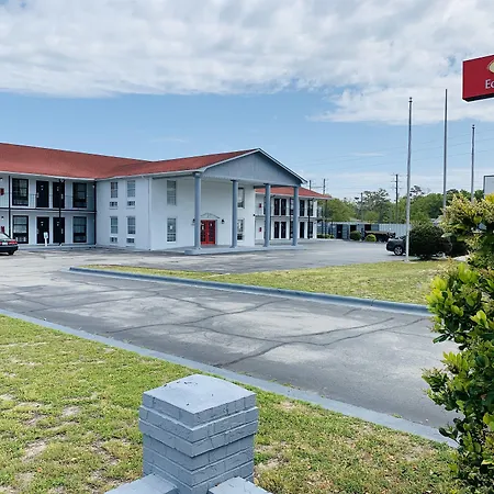 Econo Lodge Crystal Coast-3