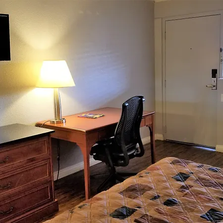 Santa Fe Inn - Pueblo-2