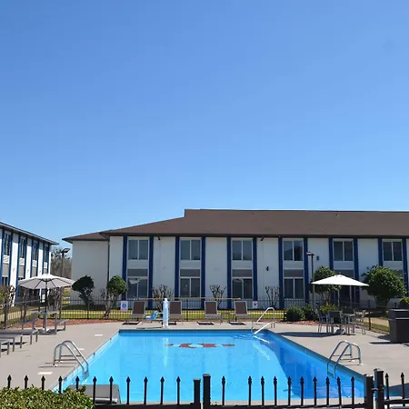 Americas Best Value Inn & Suites-Foley - Fully Renovated-3