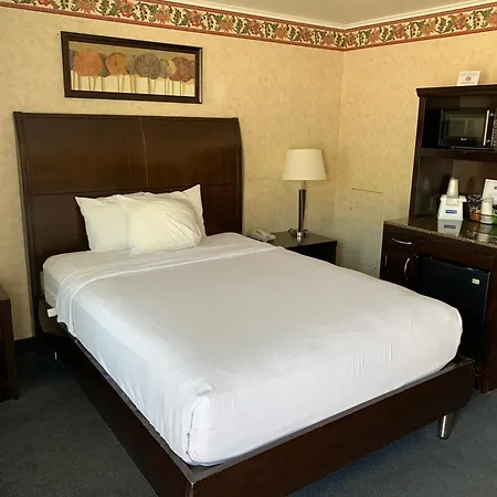 Travelodge By Wyndham Rapid City-3