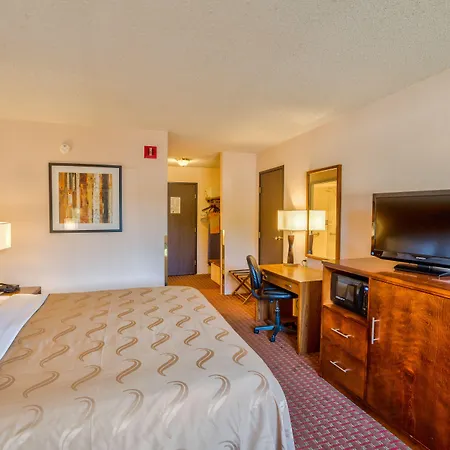 Quality Inn Saint Ignace I-75-3