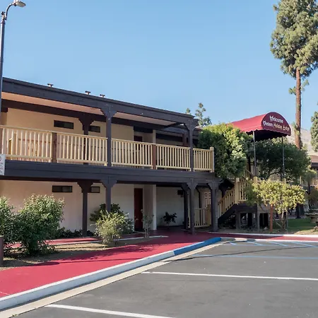 Western Holiday Lodge-3