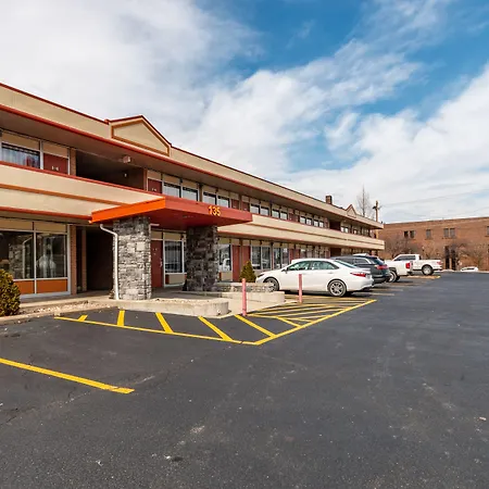 Econo Lodge Zanesville-3