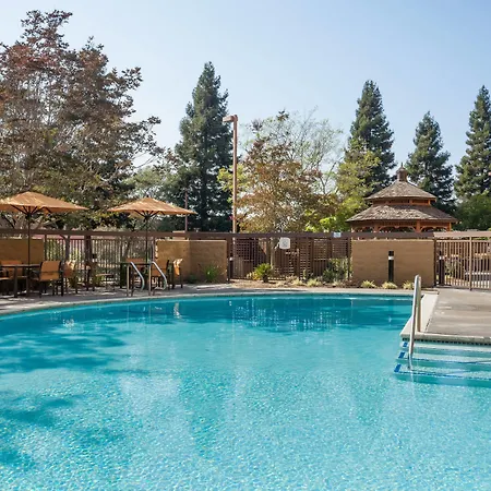 Courtyard By Marriott Santa Rosa-3