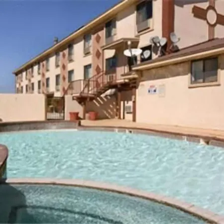 Super 8 By Wyndham Carlsbad-3