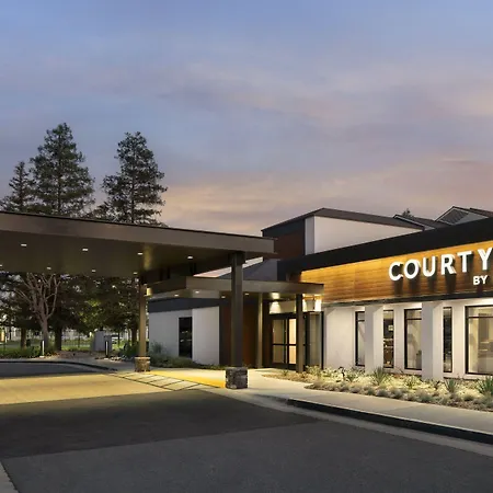 Courtyard By Marriott Bakersfield-3