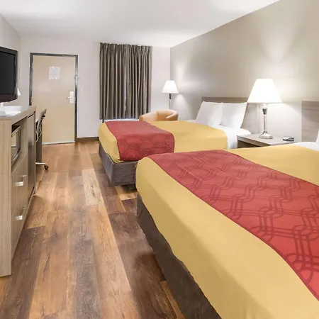 Econo Lodge Hendersonville-3