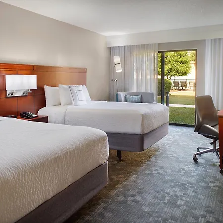 Courtyard By Marriott Fayetteville-3