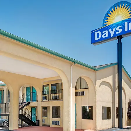 Days Inn By Wyndham Espanola-2