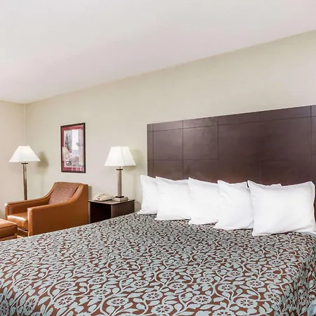 Days Inn By Wyndham Hendersonville-3