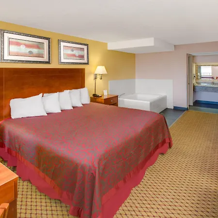 Days Inn By Wyndham Gulfport-2