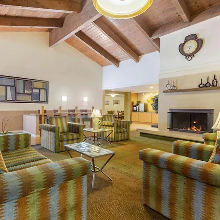 La Quinta By Wyndham Redding-2