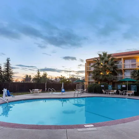 La Quinta By Wyndham Redding-3