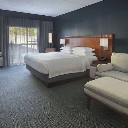 Courtyard By Marriott Norwalk-2