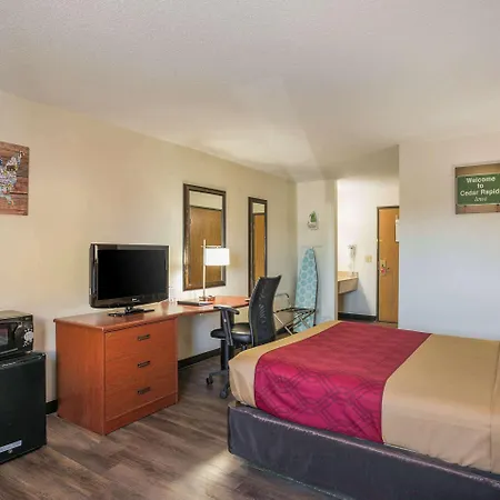 Econo Lodge Cedar Rapids South-3