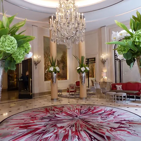 Hôtel Plaza Athénée - Dorchester Collection-3