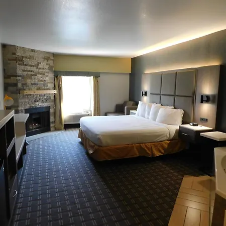 Days Inn & Suites By Wyndham Downtown Gatlinburg Parkway-3