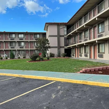 Days Inn & Suites By Wyndham Springfield On I-44-3