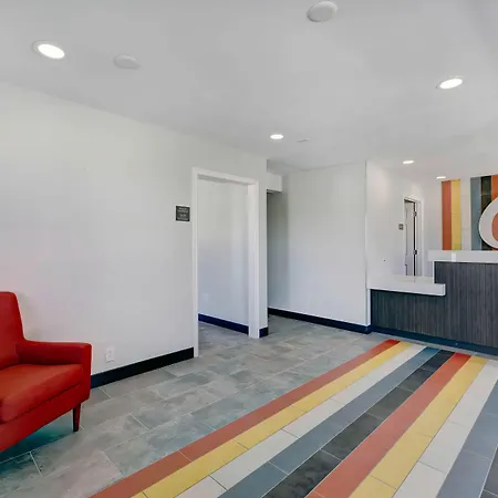Econo Lodge-2