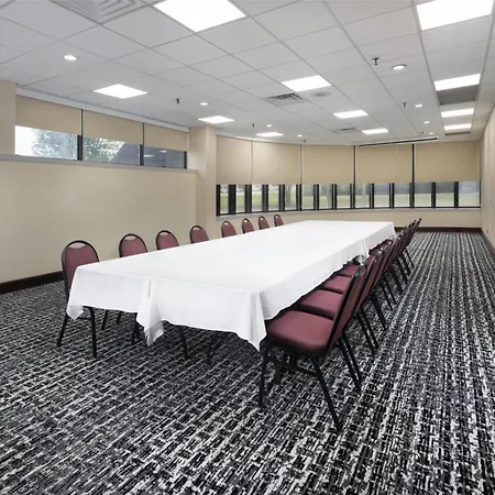Doubletree By Hilton Manhattan, Ks-2
