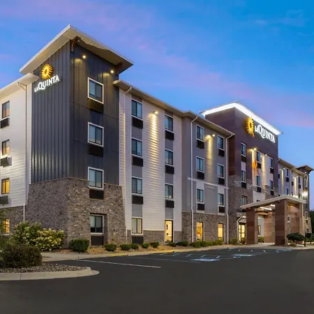 La Quinta Inn & Suites By Wyndham Greenville Woodruff Rd-3