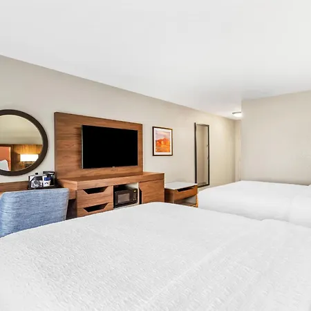 Hampton Inn & Suites Farmington-3