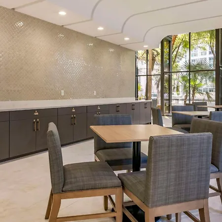 Comfort Inn & Suites Downtown Brickell-Port Of Miami-3