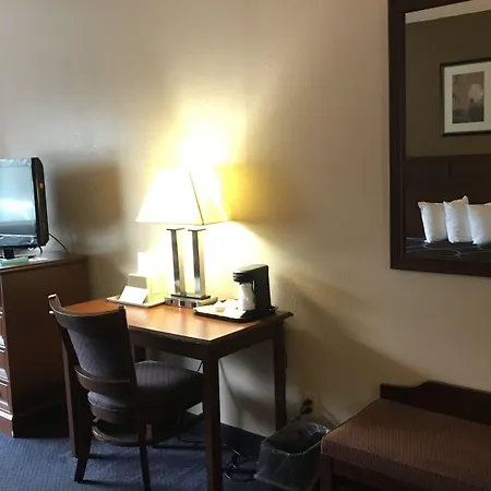 Super 8 By Wyndham Manchester Airport-3