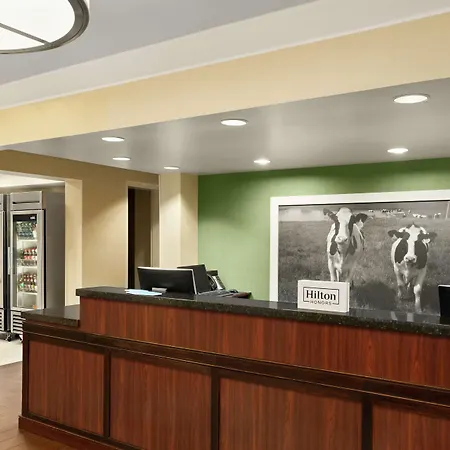 Hampton Inn Portland Airport-3