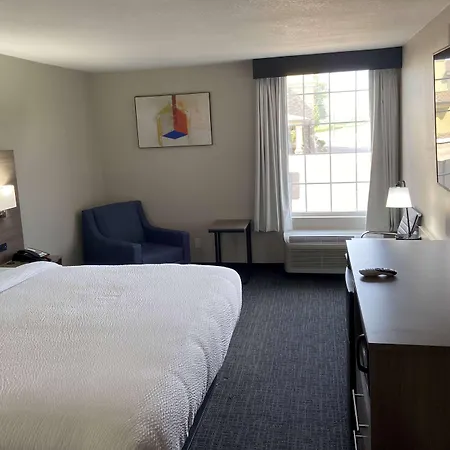 Days Inn & Suites By Wyndham Tahlequah-3