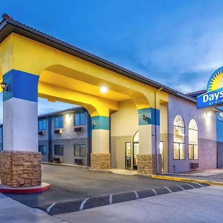 Days Inn By Wyndham Los Lunas-3