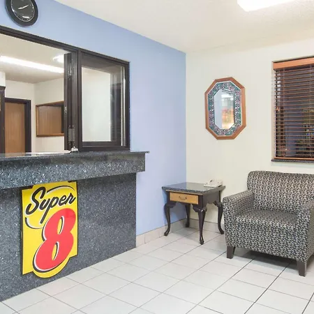 Super 8 By Wyndham New Castle-2