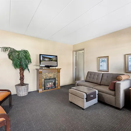 Days Inn & Suites By Wyndham Roseville/Detroit Area-2