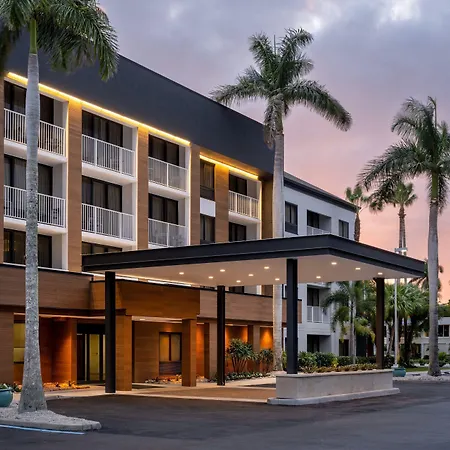 Courtyard By Marriott - Naples-3