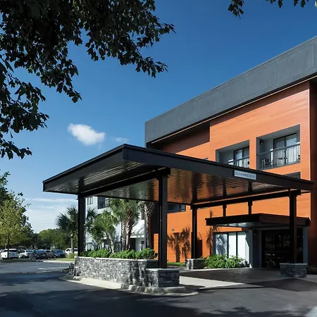 Courtyard By Marriott Pensacola-3