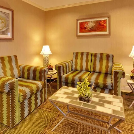 La Quinta By Wyndham Plattsburgh-3