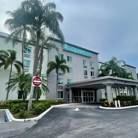 La Quinta Inn & Suites By Wyndham Sawgrass-3